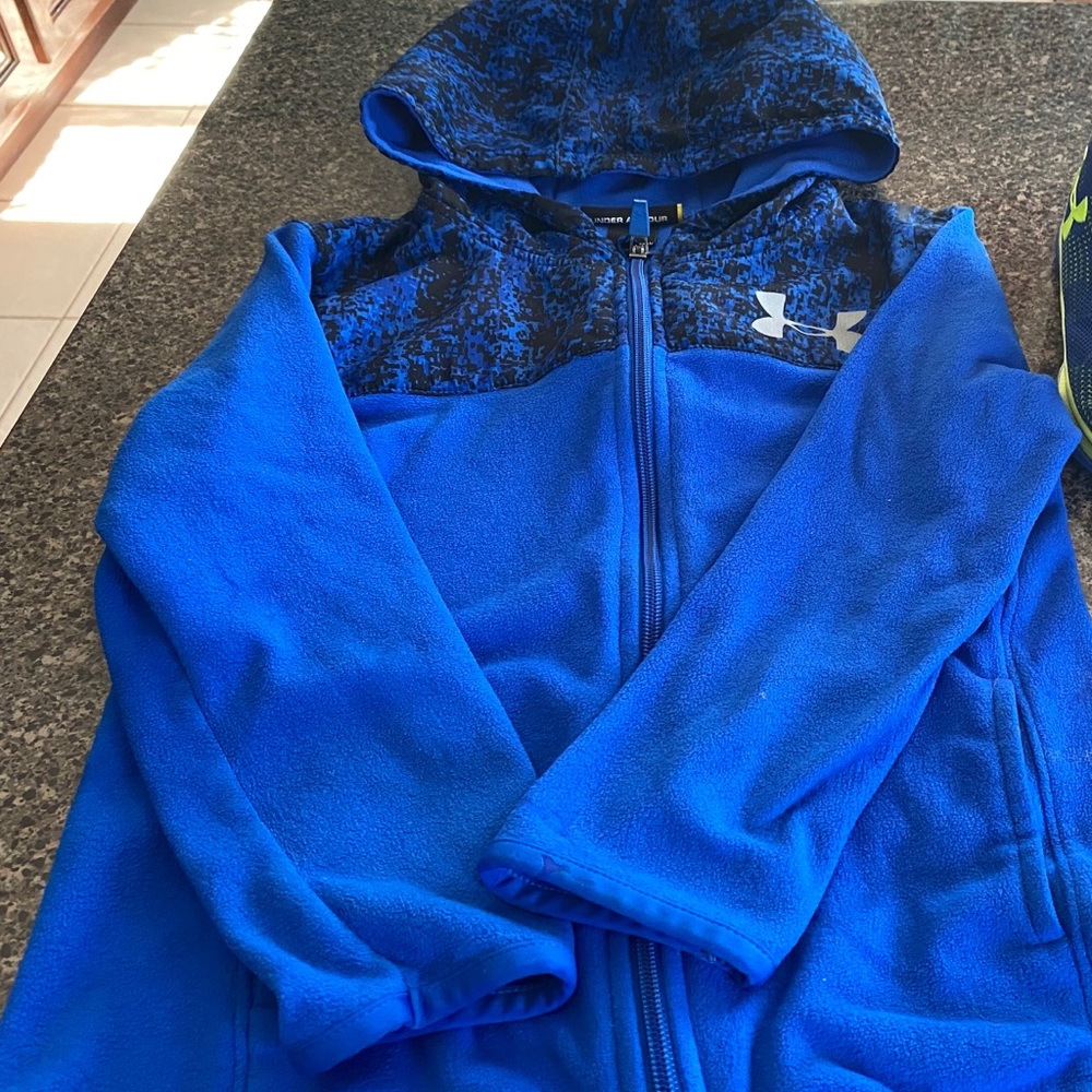 Under Armour Size 6 zip up Hoodie Great condition